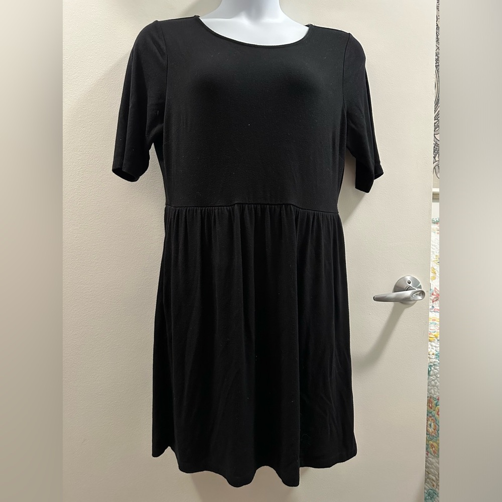 Black stretchy dress with pockets Cynthia Rowley X-Large soft knee length XL